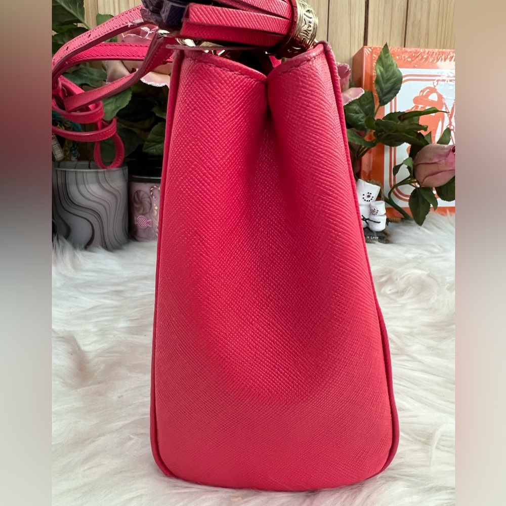💜MetroCity Crossbody Bag in Magenta Canvas - Picture 9 of 16